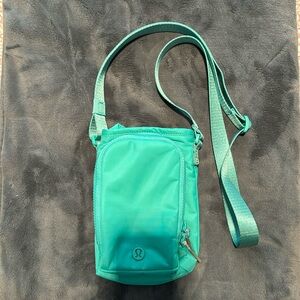 Lululemon water bottle crossbody with front pocket